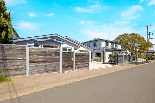 3254 Keith Ave, Castro Valley CA: https://media.crmls.org/mediaz/9cff36d5-43f3-49fb-8808-51a364301ee7.jpg
