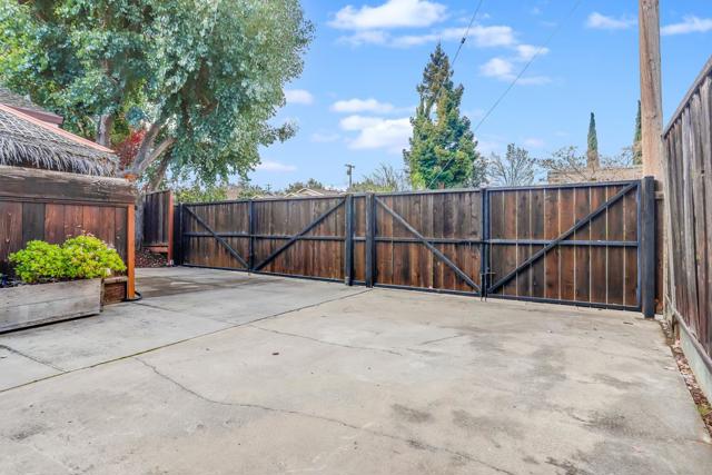 Image 34 of 40 For 989 Coeur D Alene Way