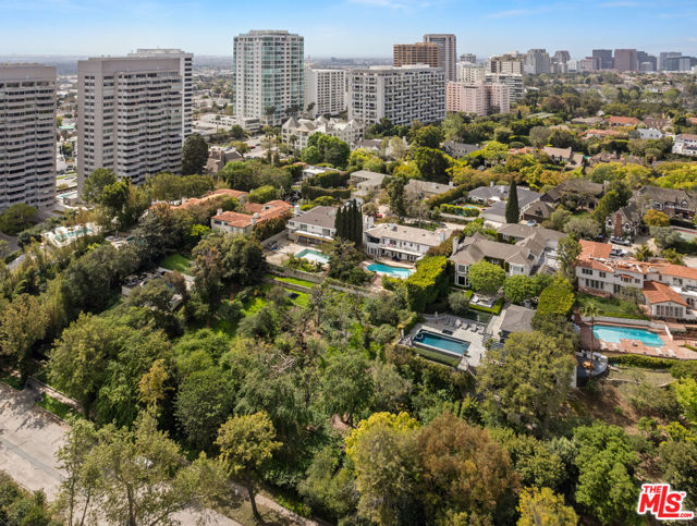850 Birchwood Drive, Los Angeles CA: https://media.crmls.org/mediaz/9cfff049-8562-40e3-b79d-5e55b86520ec.jpg