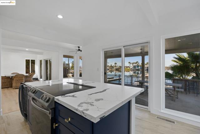 740 Discovery Bay Blvd, Discovery Bay CA: https://media.crmls.org/mediaz/9d000b02-7a8e-45a6-92b0-39368bdd361f.jpg