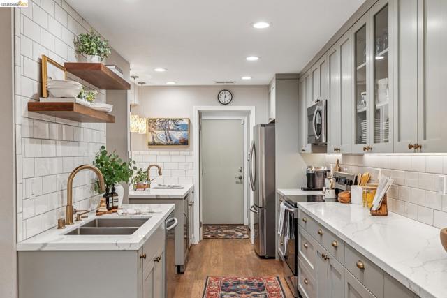 2090 Shady Creek Pl., Danville CA: https://media.crmls.org/mediaz/9d00409e-c272-4fe2-ab58-68e8ce1fc323.jpg