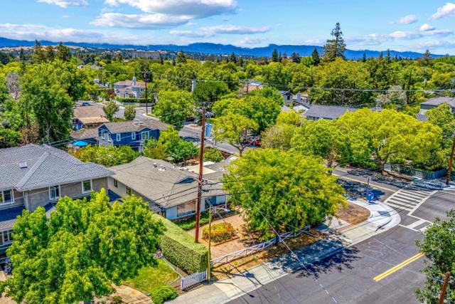 3160 Waverley Street, Palo Alto CA: https://media.crmls.org/mediaz/9d00c31c-a8ec-4473-9836-a61987090d1b.jpg