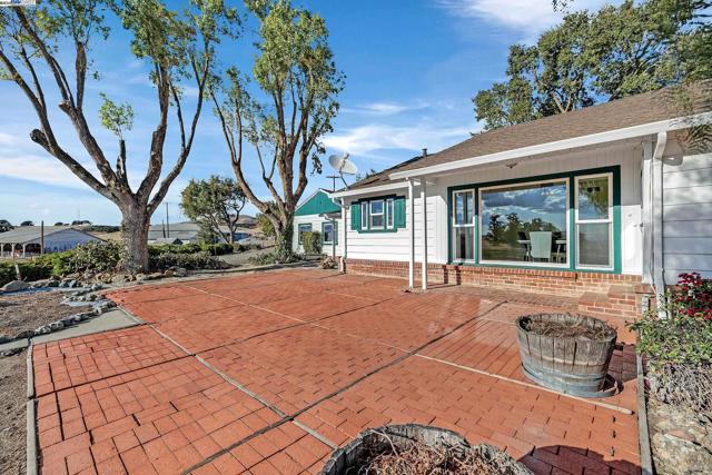 Image 16 of 59 For 4135 Vasco Rd