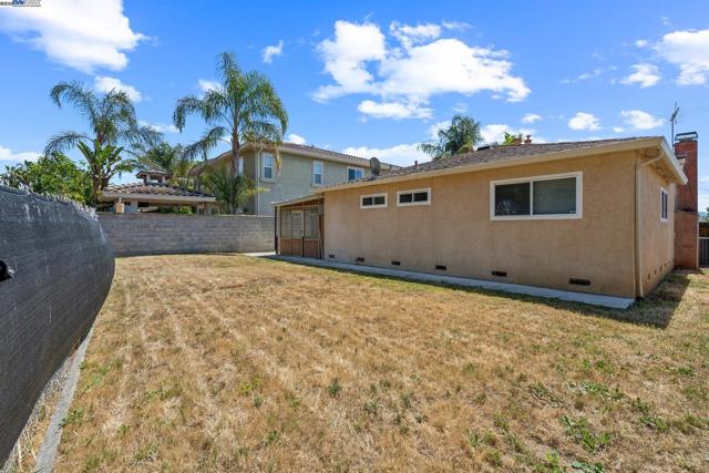 1849 Sherman Dr, Union City CA: https://media.crmls.org/mediaz/9d00eb2a-f0c9-4f7f-9978-49f62401b54f.jpg