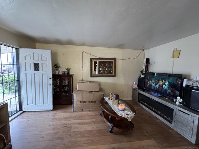 4046 4048 Eta St, San Diego CA: https://media.crmls.org/mediaz/9d00fc8b-9ef2-41b0-be12-42d3c473e426.jpg
