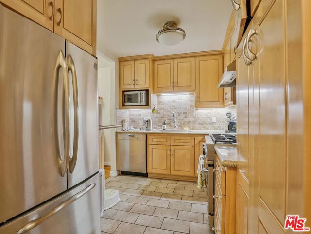 9950 Durant Drive, Beverly Hills CA: https://media.crmls.org/mediaz/9d01ac17-fff8-4bc4-8219-fbc7e0941942.jpg