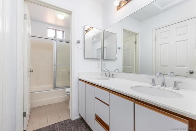 12039 Calle De Leon Drive, El Cajon CA: https://media.crmls.org/mediaz/9d03af57-0c69-4449-9095-14f97fceb89c.jpg