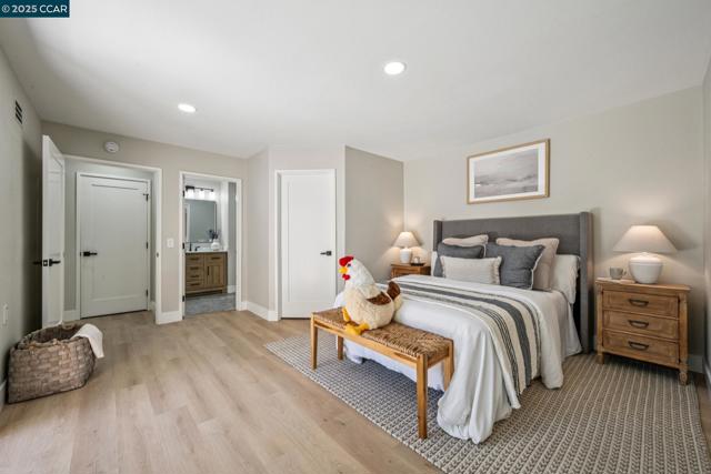 1736 Golden Rain Rd, Walnut Creek CA: https://media.crmls.org/mediaz/9d03fcd3-bd0b-4138-bcce-6f51d48fc115.jpg