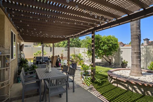1990 Willowbrook Drive, Oceanside CA: https://media.crmls.org/mediaz/9d04f062-8a13-4b59-99c0-f5a1215b5d5f.jpg
