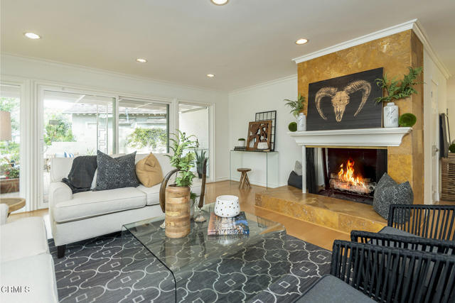 5045 Redwillow Lane, La Canada Flintridge CA: https://media.crmls.org/mediaz/9d067514-683f-49ca-b5d0-914d14fc995a.jpg