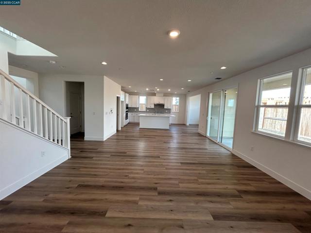 8121 Vessel Way, Sacramento CA: https://media.crmls.org/mediaz/9d06d340-62b5-41c8-b08a-d66eb59ac0f5.jpg