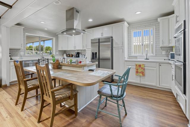 5001 W Florida Avenue, Hemet CA: https://media.crmls.org/mediaz/9d071fd5-527a-4c41-8ebe-9ca503ac209c.jpg