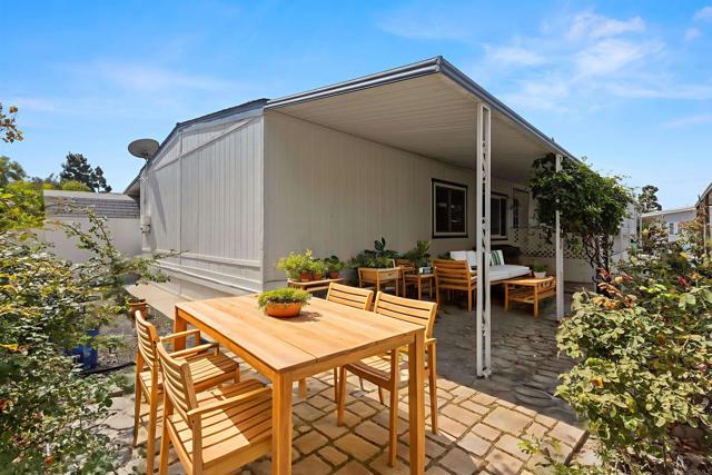 Detail Gallery Image 12 of 31 For 276 N El Camino Real #22,  Oceanside,  CA 92058 - 2 Beds | 2 Baths