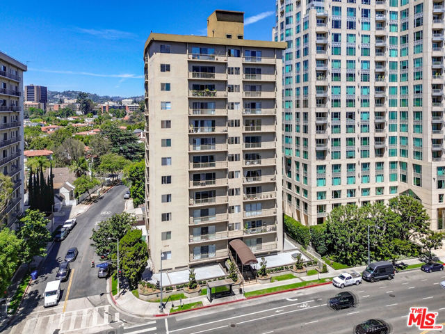 10747 Wilshire Boulevard, Los Angeles CA: https://media.crmls.org/mediaz/9d07c335-799d-41a1-8bb2-928bdc90d85c.jpg