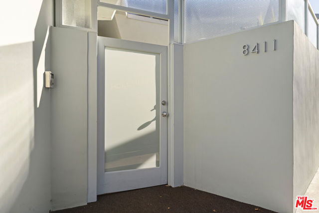 8411 Hollywood Boulevard, Los Angeles CA: https://media.crmls.org/mediaz/9d081423-8521-4f91-a793-a2446e74b68c.jpg