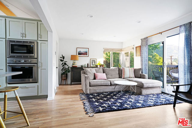 25761 Vista Verde Drive, Calabasas CA: https://media.crmls.org/mediaz/9d0881fd-3a89-4b63-89cc-3d2fa5519d54.jpg