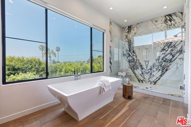 3571 Colonial Avenue, Los Angeles CA: https://media.crmls.org/mediaz/9d08f460-44f8-47d7-9846-454860a73aa9.jpg