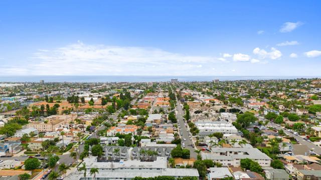 2104 Diamond St, San Diego CA: https://media.crmls.org/mediaz/9d096512-0f27-4392-9aa4-eef79d1c84bb.jpg