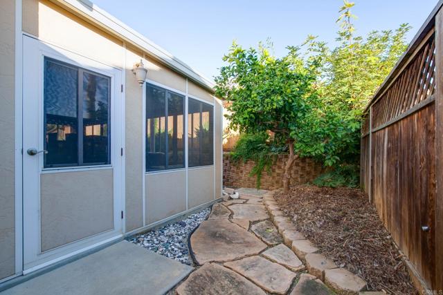 2132 Savona Court, Vista CA: https://media.crmls.org/mediaz/9d0a1974-6dfb-434a-8a58-2a2de4e30727.jpg