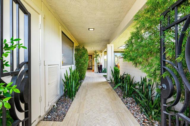1 Briarcliff Court, Rancho Mirage CA: https://media.crmls.org/mediaz/9d0a4a42-524e-4c22-9126-8dd325d6969f.jpg