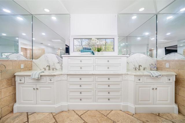 5 Rolling View Lane, Fallbrook CA: https://media.crmls.org/mediaz/9d0b56d7-e7a1-4de8-80f6-33bbf9680902.jpg