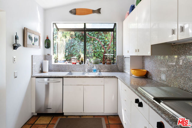 25617 Isle Of View Place photo 8