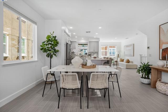 38930 Lemongrass Way, Newark CA: https://media.crmls.org/mediaz/9d0bbd72-59d9-4bec-b75a-786a0c1ded09.jpg