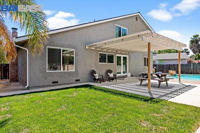21 Lisa Ct, Brentwood CA: https://media.crmls.org/mediaz/9d0bf680-b4d0-4d80-a5fb-1508b0ad9465.jpg