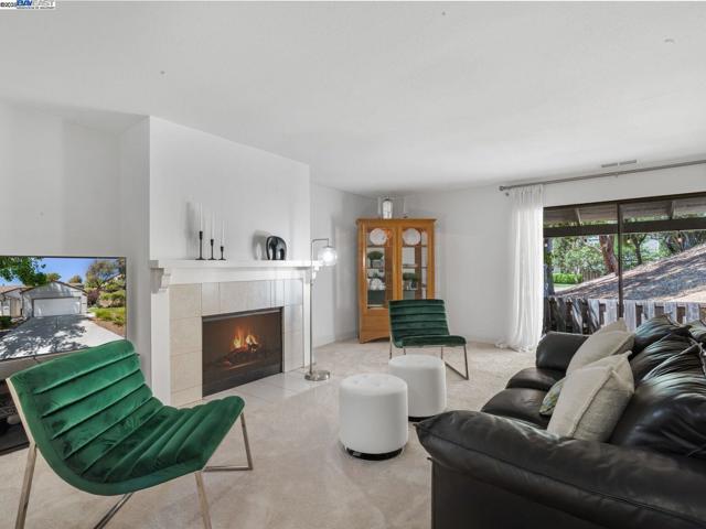 9 Moraine Court, Hercules CA: https://media.crmls.org/mediaz/9d0cadcb-b429-4bf8-a854-54c74f251b72.jpg