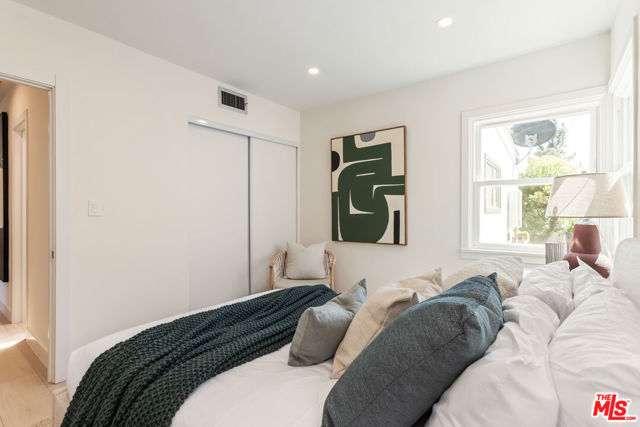 11344 Delano Street, North Hollywood CA: https://media.crmls.org/mediaz/9d0d0cf5-1545-4a6c-875e-2749870bfc4a.jpg