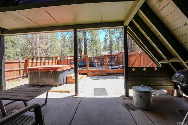 39414 Ruby Lane, Big Bear Lake CA: https://media.crmls.org/mediaz/9d0d45e2-5c0c-4e6f-99cf-ef9d7c1455d6.jpg