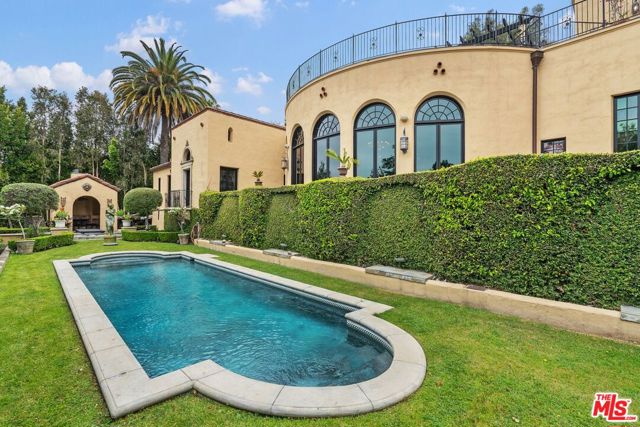 4320 Cedarhurst Circle, Los Angeles CA: https://media.crmls.org/mediaz/9d0d6f8e-689f-4cb3-9fab-66dd4063293a.jpg