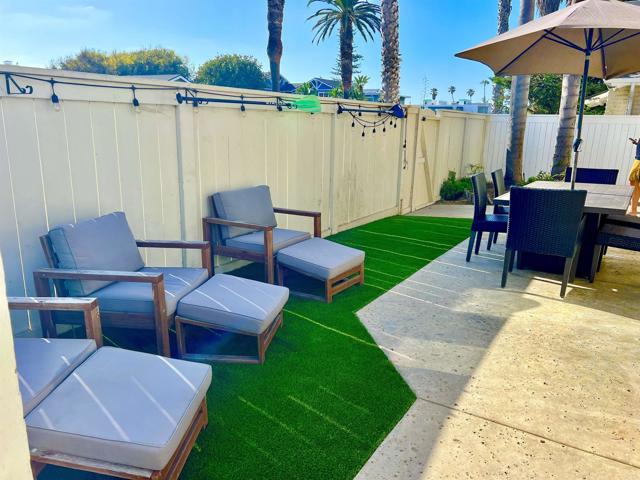 1817 19 Coast Boulevard, Del Mar CA: https://media.crmls.org/mediaz/9d0ddaeb-576c-4f61-8056-67328202bcb0.jpg