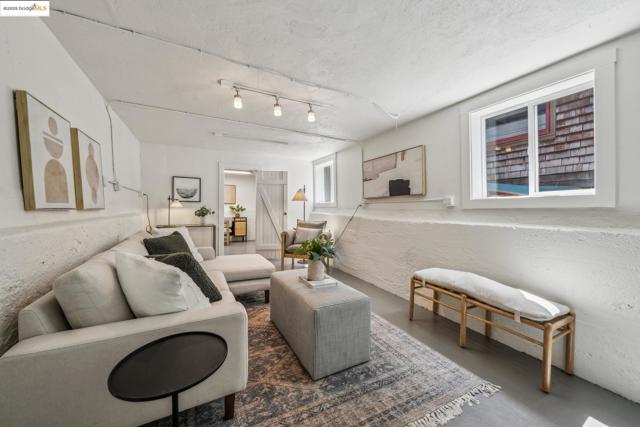 2705 Mathews St, Berkeley CA: https://media.crmls.org/mediaz/9d0e5631-74fd-4dfd-8ec2-4a668a1e641b.jpg