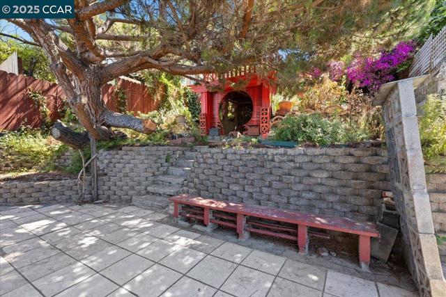3220 Champion St, Oakland CA: https://media.crmls.org/mediaz/9d0e6684-9d30-4462-a397-4e9a1fe501b8.jpg