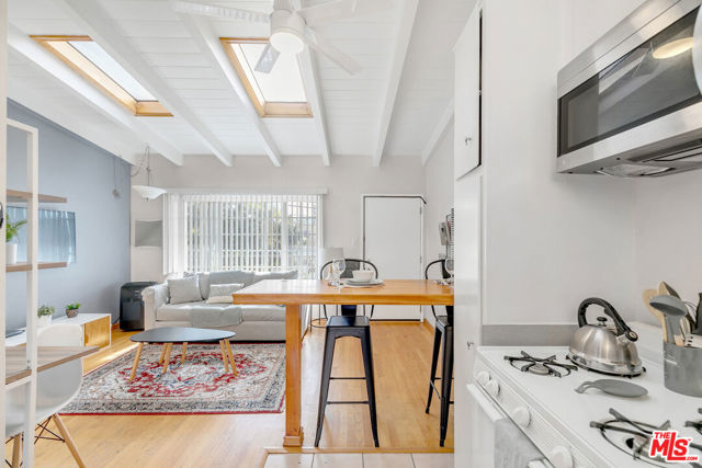 313 Mildred Avenue, Venice CA: https://media.crmls.org/mediaz/9d0e9026-fb1b-4e31-b081-48465e815804.jpg