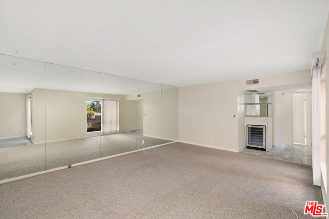 1010 Palm Avenue, West Hollywood CA: https://media.crmls.org/mediaz/9d0eccc9-cab5-4877-8a46-3aac6ea5124c.jpg