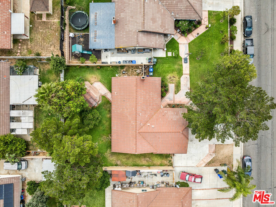 https://media.crmls.org/mediaz/9d0f0bdc-8ef5-4f00-a8bc-1690209cc20e.jpg?preset=X-Large