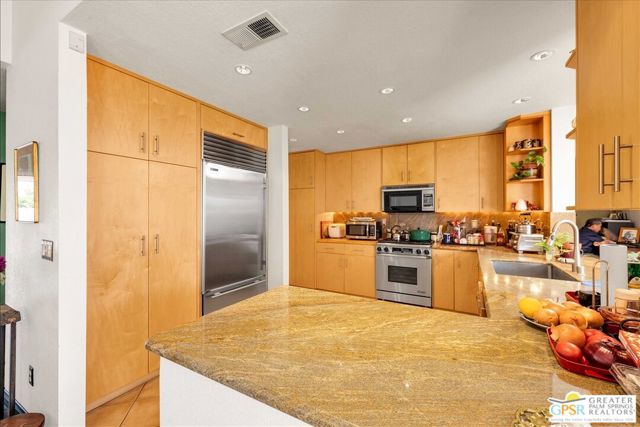 2861 Sundance Circle, Palm Springs CA: https://media.crmls.org/mediaz/9d0f9c95-fd6d-47c8-a1f6-e1de8a7d3a50.jpg