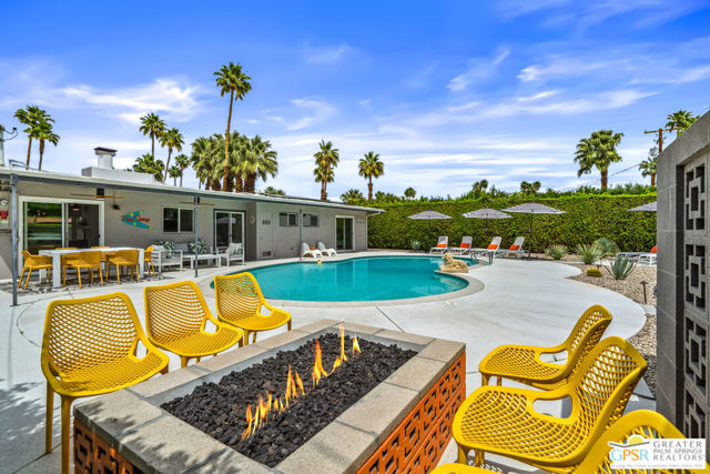 281 E Ocotillo Avenue, Palm Springs CA: https://media.crmls.org/mediaz/9d10508e-9e80-4f82-bcc4-19879e612f43.jpg