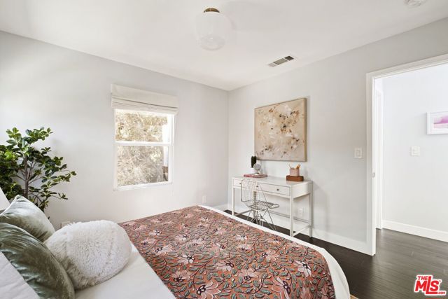 2907 Potomac Avenue, Los Angeles CA: https://media.crmls.org/mediaz/9d10a40f-be08-494a-b7c0-ddeba94fe5c3.jpg
