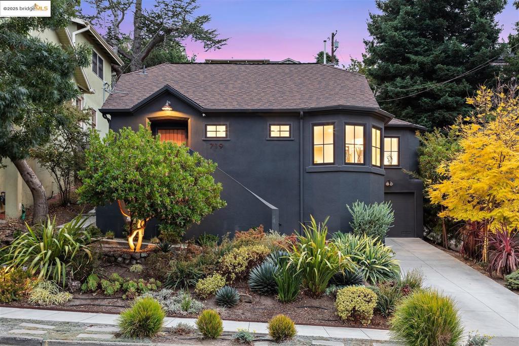 719 Walavista