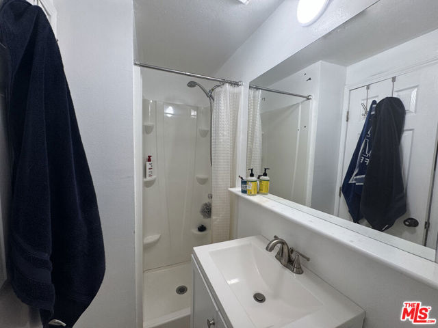 1726 W 37th Place, Los Angeles CA: https://media.crmls.org/mediaz/9d11265b-374d-4cea-836f-209e02d2ea63.jpg
