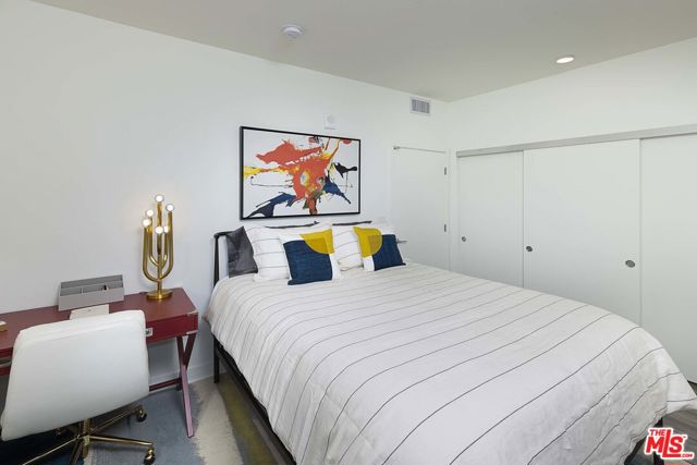 1331 N Cahuenga Boulevard, Los Angeles CA: https://media.crmls.org/mediaz/9d1156f6-389b-4d0c-a777-06f123497a00.jpg