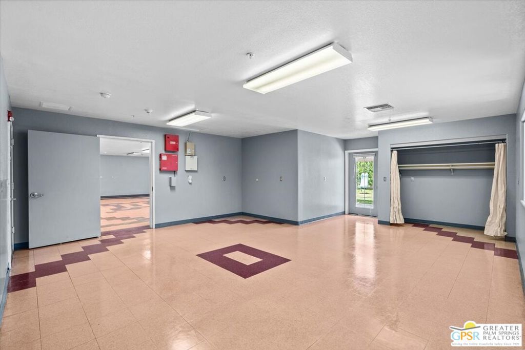 https://media.crmls.org/mediaz/9d118766-29e8-4055-81df-d6b3ab1021e0.jpg?preset=X-Large