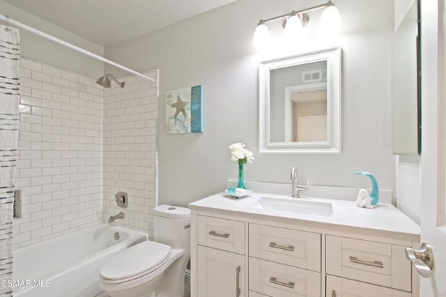 2624LemonDr-HallBath1