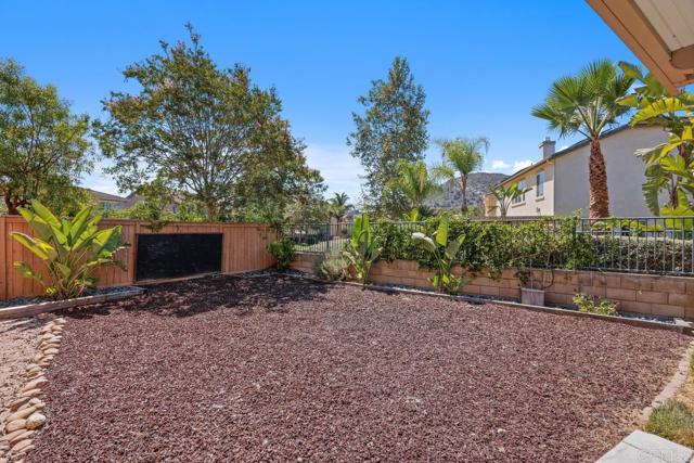 4016 Lake Shore Lane, Fallbrook CA: https://media.crmls.org/mediaz/9d11acbc-53bb-49ef-9477-13c8458af29f.jpg