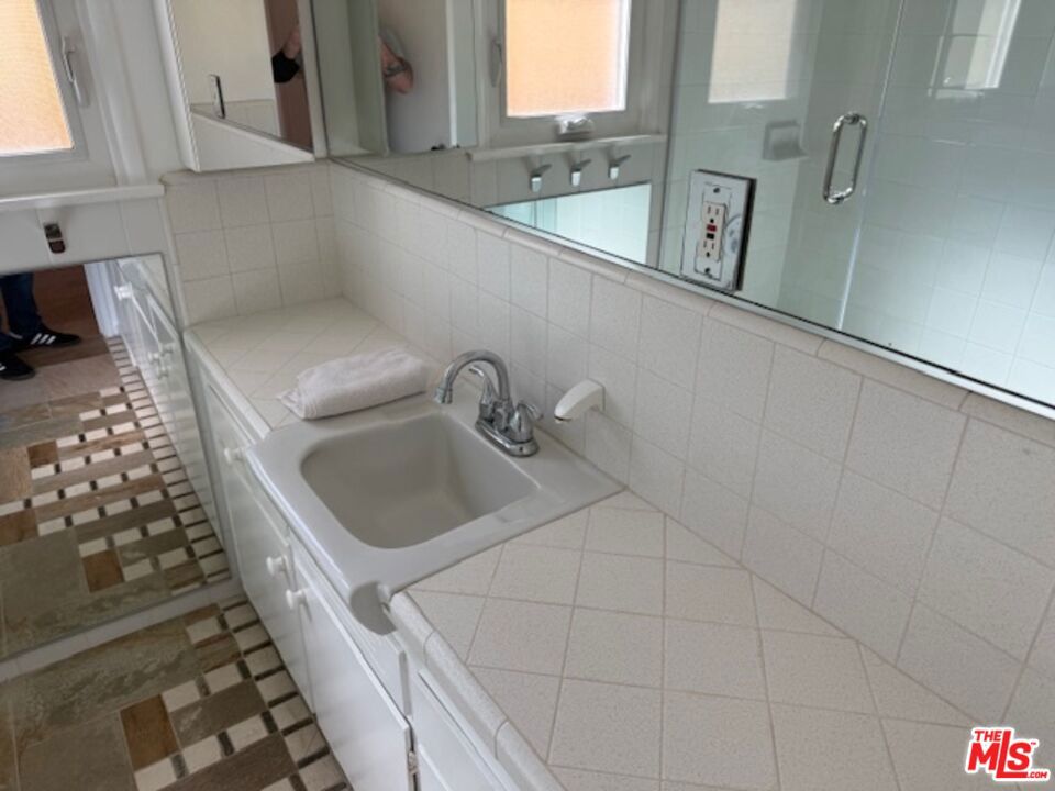 https://media.crmls.org/mediaz/9d11c246-853f-46bf-b955-ea76cc1a7c96.jpg?preset=X-Large