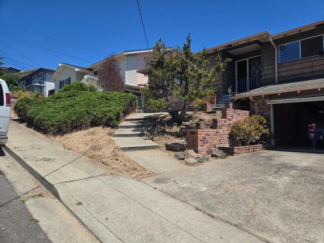 2847 Ralston Way, Hayward CA: https://media.crmls.org/mediaz/9d11ee4e-0016-4b1e-a825-73cf041e0985.jpg