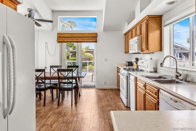 6550 Ponto Dr, Carlsbad CA: https://media.crmls.org/mediaz/9d12eb79-377f-4a78-bdc1-aaa5b68d00e0.jpg